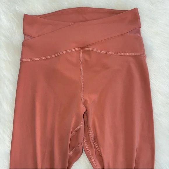 Lululemon Cross Leggings - Picture 4 of 13